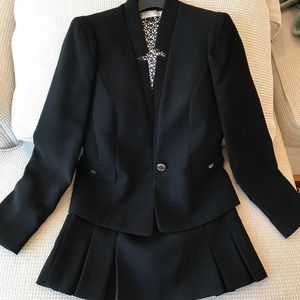 TAHARI Skirt Suit